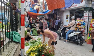 Chợ cóc tái hoạt động sau khi vắng bóng lực lượng chức năng