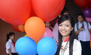 Cô giáo 9X trường Ams xinh tươi trong lễ khai giảng