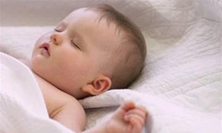 Ngủ sâu giúp trẻ cao hơn