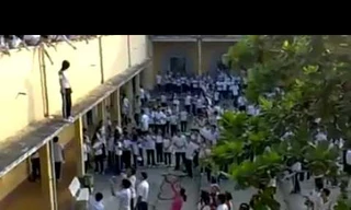 Học sinh lớp 2 dọa tự tử vì không được ...gọi phát biểu