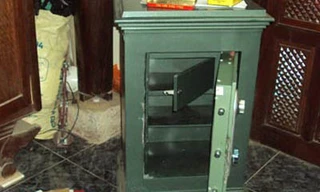 Lên mạng học cách... đục két sắt