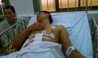 Ông Trần Văn Nhờ đang được chăm sóc, điều trị tại bệnh viện.