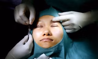 Ngày càng nhiều người Trung Quốc tới Hàn Quốc để cải thiện nhan sắc. Ảnh minh họa: asiadailywire.com
