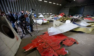 Những mảnh vỡ còn xót lại của máy bay MH17