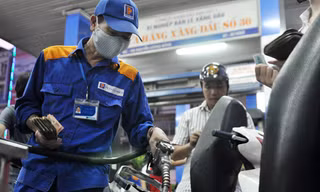 Xăng tăng 1.950 đồng/lít