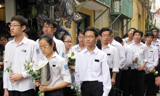 Hàng trăm người tiễn đưa hai nạn nhân vụ nổ ga, sập nhà