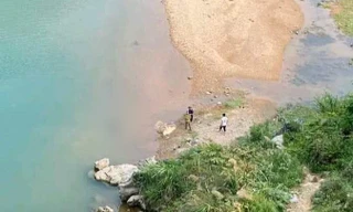 Nam sinh 15 tuổi trượt chân ngã xuống sông tử vong khi đang chơi lội nước cùng bạn