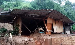 Lũ ống, sạt lở phá nát nhà dân ở Yên Bái, 2 cháu bé thiệt mạng