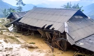 Hà Giang mưa sầm sập từ đêm tới sáng, bùn đất vùi lấp nhà dân
