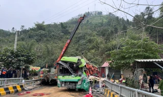 Xác định danh tính nạn nhân vụ lật xe khách ở Yên Bái