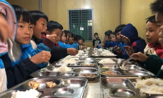 Cảnh sinh hoạt của học sinh vùng cao Yên Bái trong những ngày giá rét