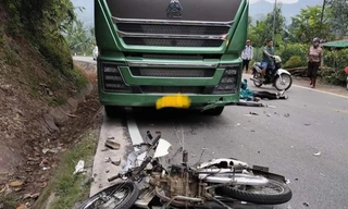 Va chạm với xe tải, nam sinh 15 tuổi tử vong