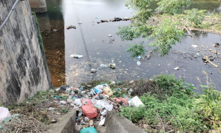 Rác thải ngổn ngang trên nhiều dòng suối ở Yên Bái
