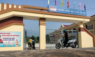 Vụ cô giáo bị học sinh nhốt, xúc phạm: Điều chuyển hiệu trưởng, kỷ luật cảnh cáo cô giáo