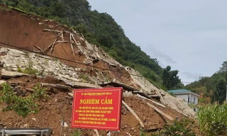 Đường tránh thành phố Sơn La sạt lở, giao thông ách tắc