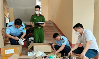 Tiêu hủy lô thuốc lá điện tử nhập lậu ở Yên Bái