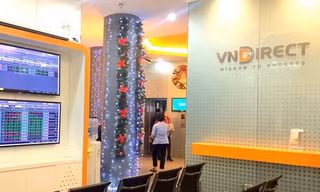 Nhà đầu tư đứng ngồi không yên vì VNDirect giao dịch chợp chờn 