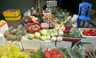 Mùng 2 Tết: Tiểu thương mở hàng, giá bún phở tăng gần gấp đôi