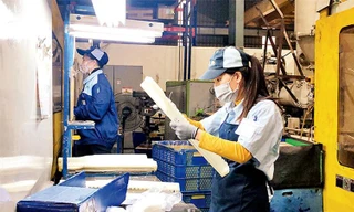 Lối thoát nào cho công nhân mất việc?