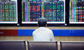 VN-Index suy yếu, chứng khoán đang ngóng đợi điều gì?