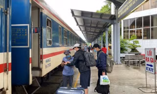CPI tăng nhẹ, giao thông biến động vì giá xăng dầu