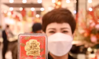 Vàng SJC cao hơn trang sức tới 8,6 triệu đồng/lượng