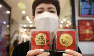 Giá vàng trong nước cao hơn thế giới 18,5 triệu đồng/lượng