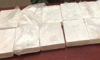 Hàng chục cảnh sát vây bắt xe tải chở 200 bánh heroin