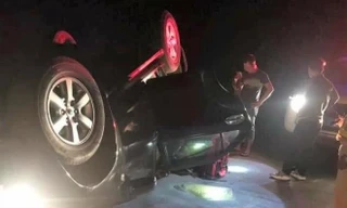 Đối tượng đâm xe vào vách núi, đổ nửa tạ ma túy đá xuống đường