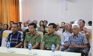 Trao quà cho cựu TNXP Nghệ An nhân dịp 50 năm chiến thắng Truông Bồn