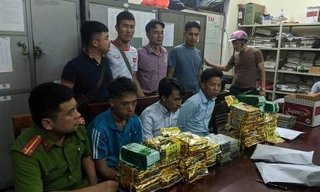 Bắt 3 đối tượng vận chuyển 20 bánh heroin, 20 kg ma túy đá