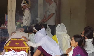 Vụ 4 người bị điện giật tử vong:Đại tang xóm nghèo, bi đát cảnh mồ côi