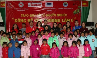 Mang Tết ấm đến với người nghèo ở miền Tây xứ Nghệ