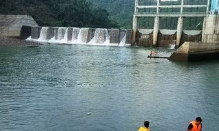 Khởi tố bị can hai cán bộ nhà máy thủy điện xả nước gây chết người