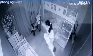 Tạm giữ nữ giúp việc cầm chân dốc ngược, quăng vứt bé một tuổi