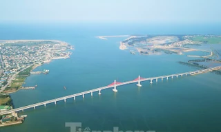 Thông xe cây cầu dài nhất miền Trung