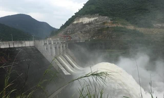 Có hệ thống thủy điện dày đặc, 15 nghìn hộ dân vẫn 'khát' điện 