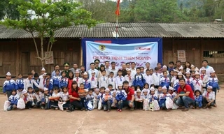'Tiếp sức tới trường' cho học sinh vùng biên giới