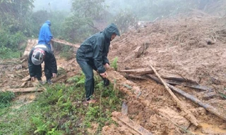 Mưa lũ khiến nhiều bản miền núi ở Nghệ An bị cô lập