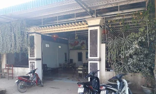 Đánh chết người trước quán cà phê vì ánh đèn pha xe máy