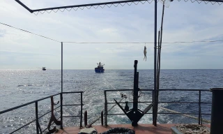 Vượt sóng dữ giữa bão số 1 cứu 15 ngư dân gặp nạn trên biển