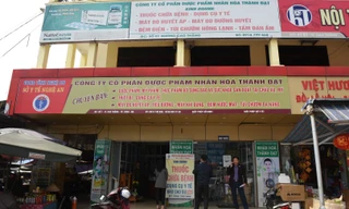 Tăng giá giữa 'bão' khẩu trang phòng corona, một công ty bị đình chỉ kinh doanh