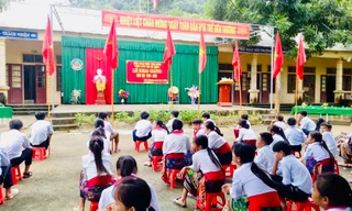 Trường học ở xã nghèo nhất Nghệ An tổ chức khai giảng sớm