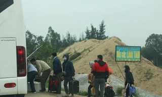 Sau tết, lao động Nghệ An hối hả đón xe vào Nam, ra Bắc