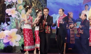 Son sắt nghĩa tình, Trường Sơn Đông – Trường Sơn Tây