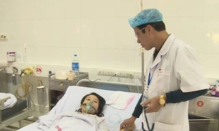 Đốt than sưởi ấm, 4 người trong gia đình thương vong