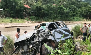 Ô tô mất lái lao xuống vực, hiệu phó tử vong, hiệu trưởng nhập viện cấp cứu