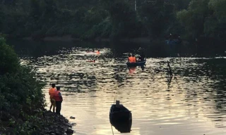 Lật thuyền trên sông Hoàng Mai, 2 bố con đuối nước thương tâm