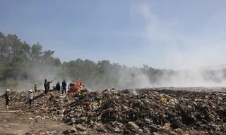 Cháy bãi rác, hàng chục người nhập viện