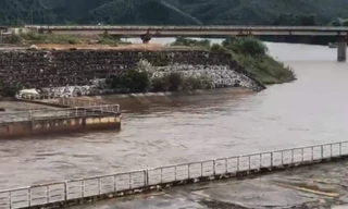 Nước đập Dâng Ngàn Trươi tiếp tục chuyển màu đỏ đục